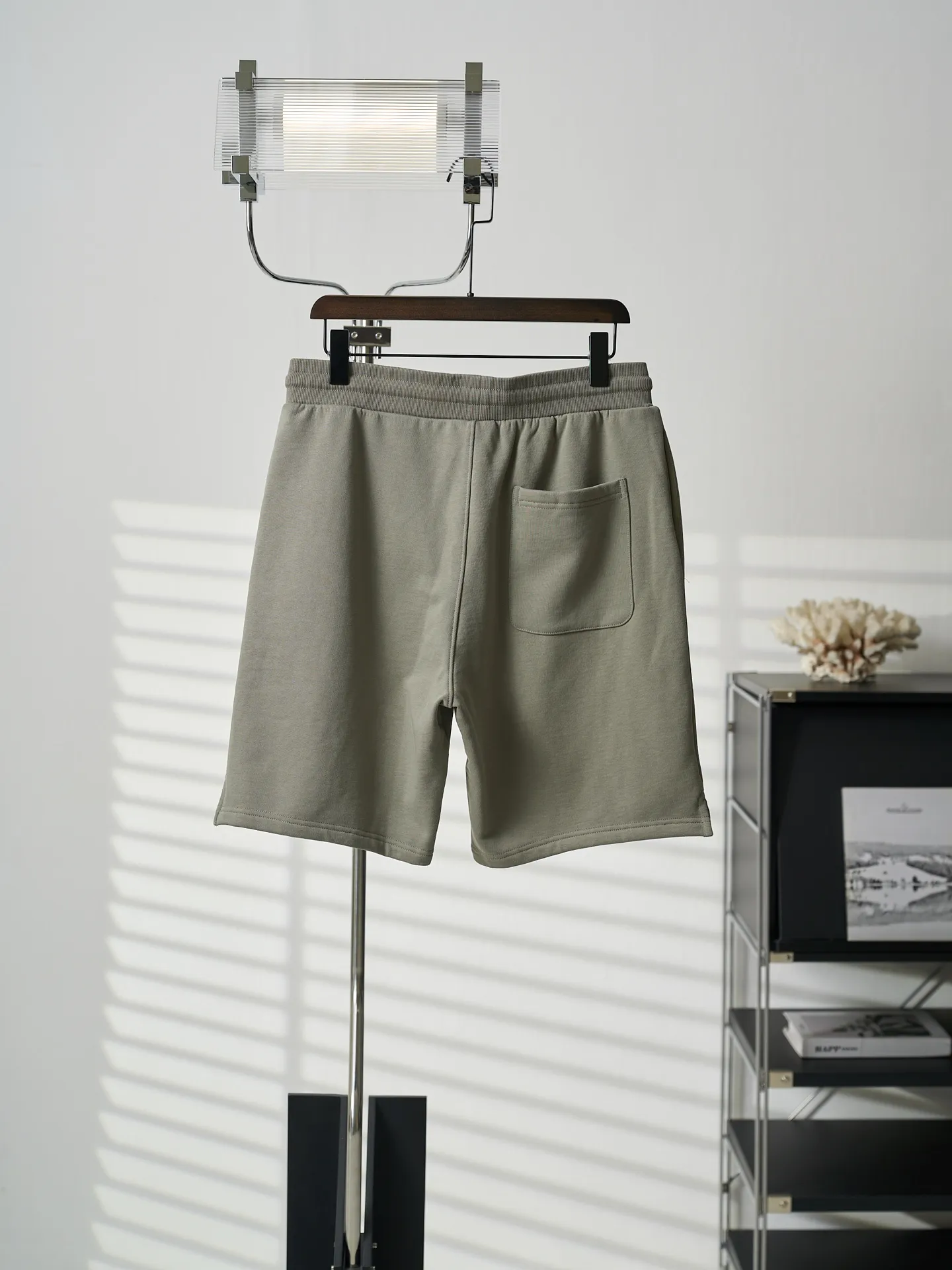 [Real auction] Ami/Ami love heart embroidered shorts [In Stock] S M L Love embroidery work with high precision, smooth and delicate lines, fermentation washing and softening, using the fermentation effect produced by mixing yeast, water and mild detergent to gently treat the fabric, improving the overall softness and loose fit.